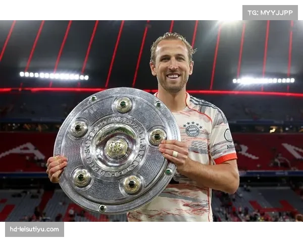 穆勒告别德甲赛场 拜仁球迷起立致敬致情深一幕